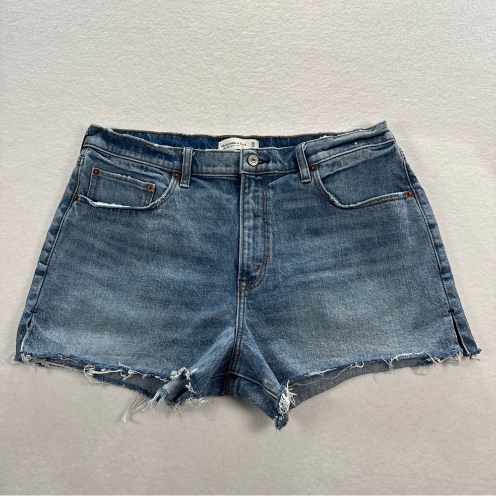 Abercrombie High Rise Mom Shorts Jean 14 32 Embroidered Cut Off Med Wash Denim